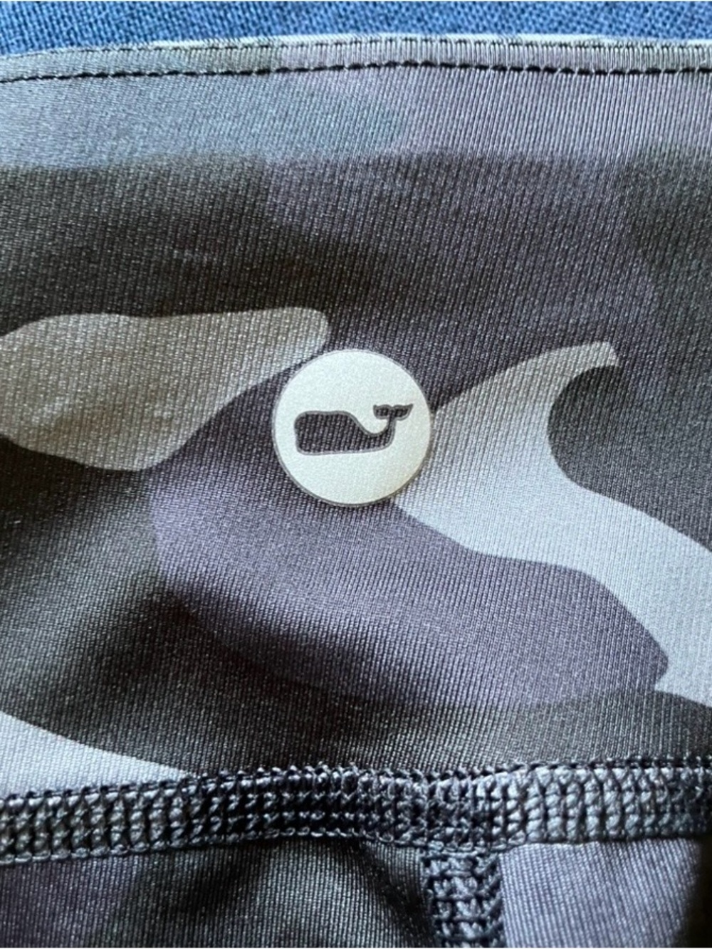 Vineyard Vines Reversible Camo Performance Yoga Leggings - Picture 6 of 8